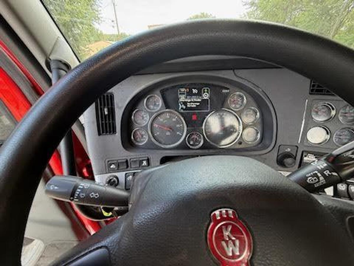 Used 2021 Kenworth W900 Day Cab Semi Truck