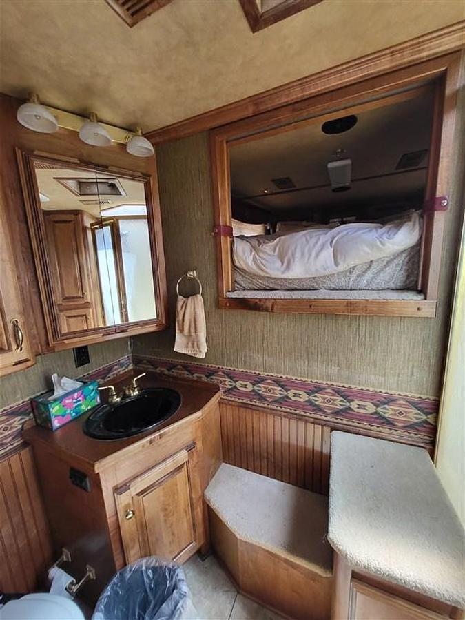 Used 2004 Sooner Horse Trailer