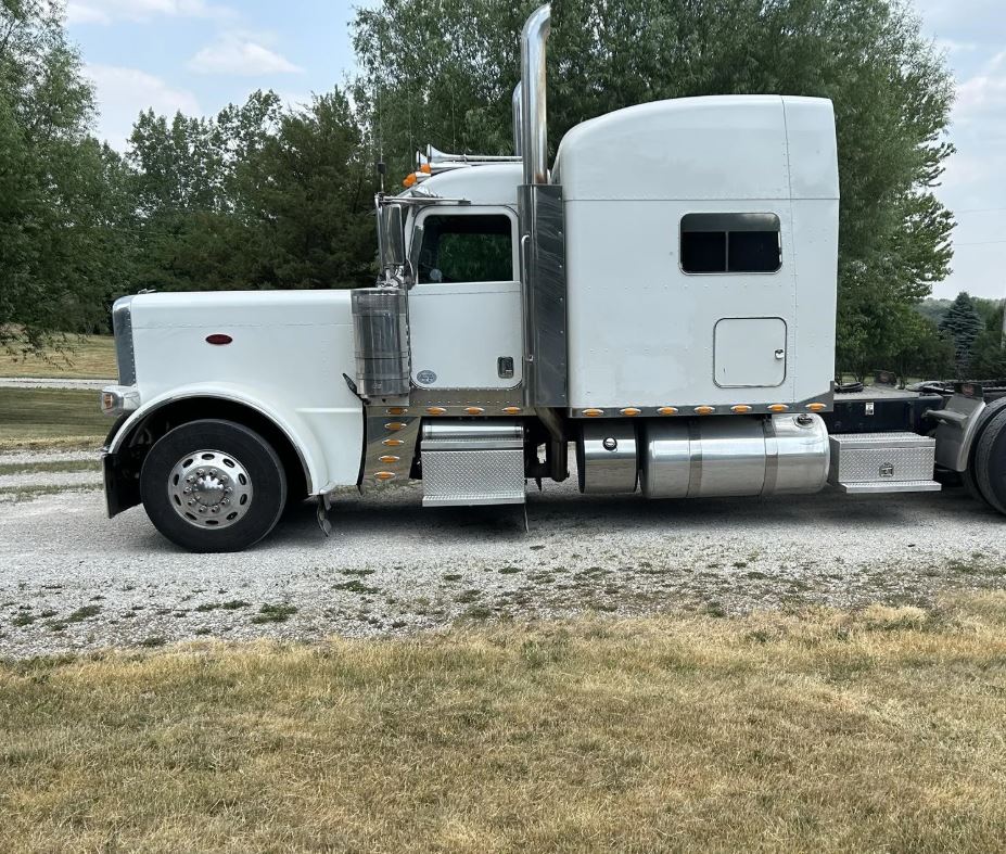Used 2015 Peterbilt 389