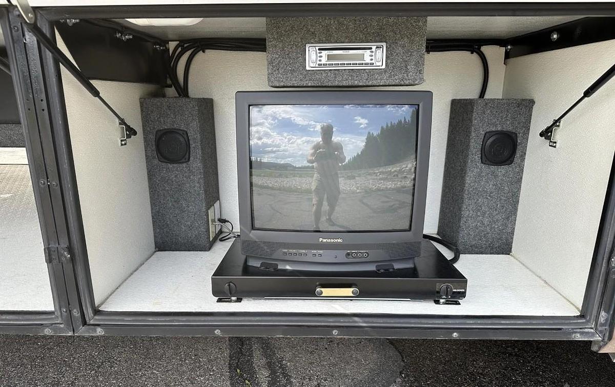 Used 2003 Fleetwood Revolution 40C