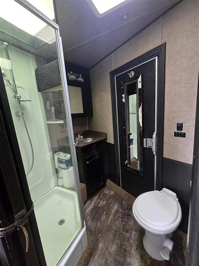 Used 2012 Platinum Coach 3 Horse LQ