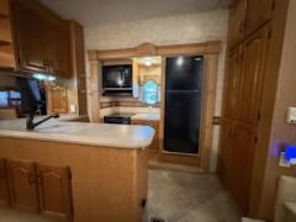 Used 2007 Keystone Montana 3400RL