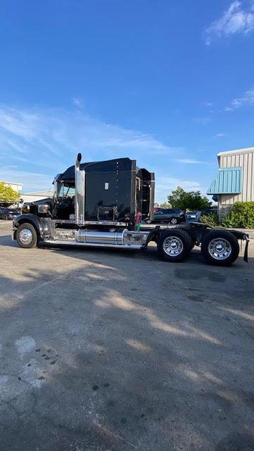 Used 2011 Freightliner Coronado 132