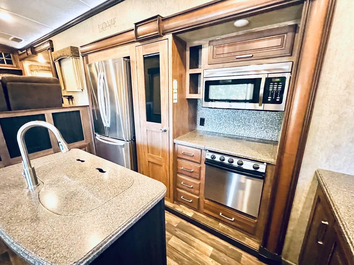 Used 2016 Keystone Montana 3791RD