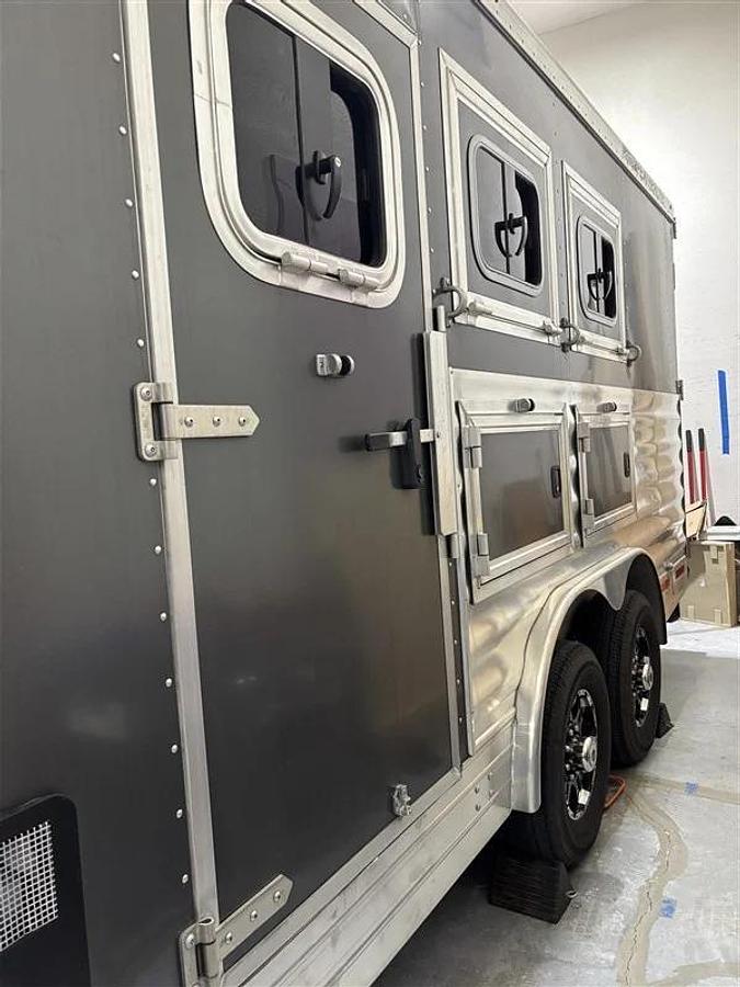 Used 2022 Featherlite 8582LQ