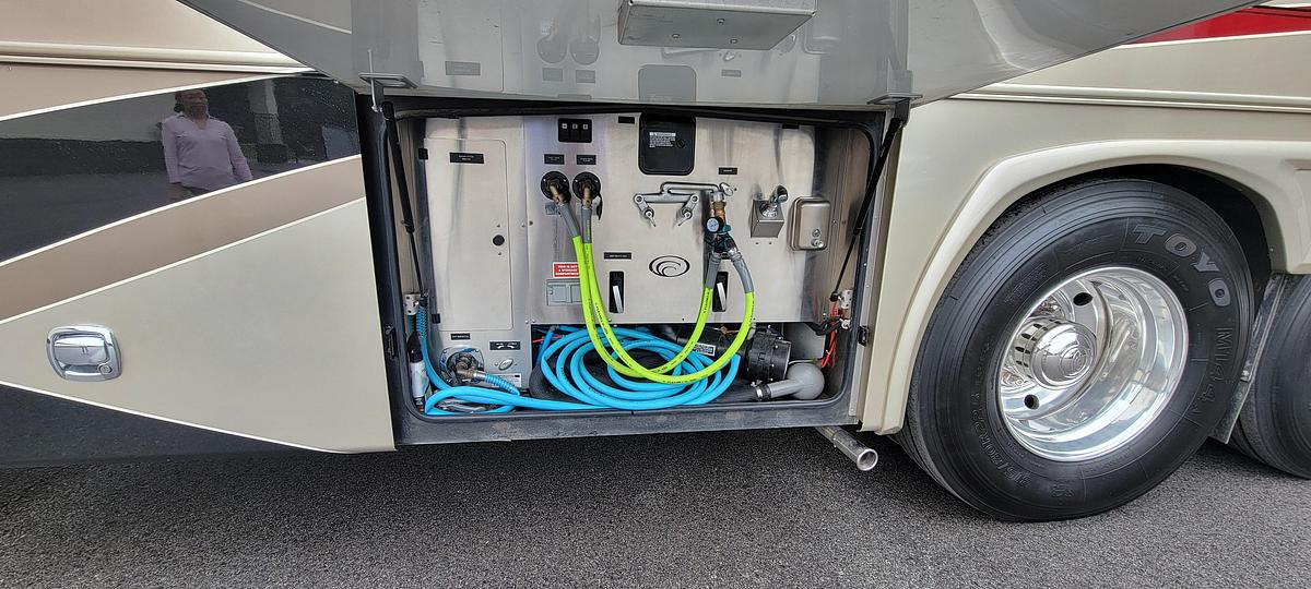 Used 2009 Country Coach Allure 470