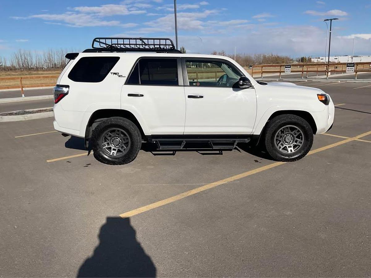 Used 2020 4 RUNNER VENTURE SUV