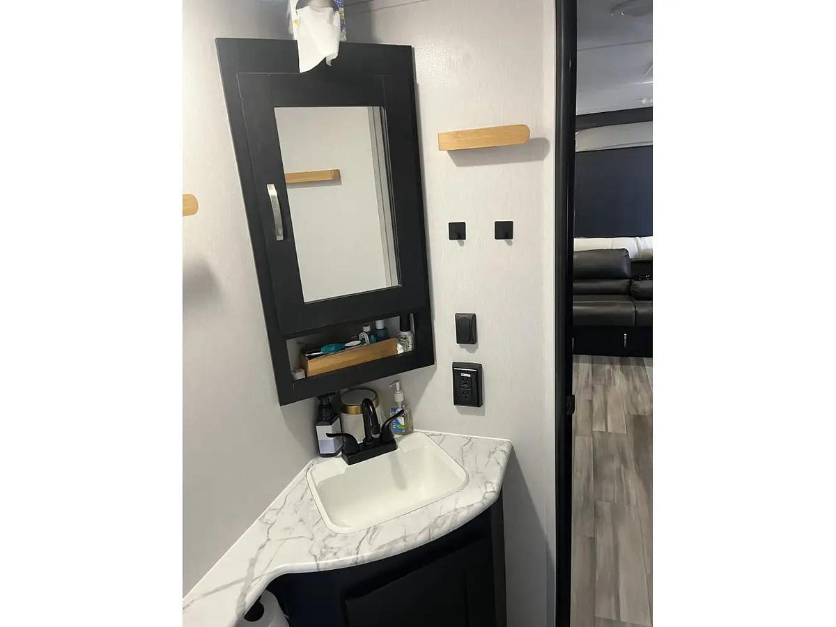 Used 2023 Coachmen Freedom Express Select 22se