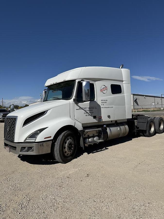Used 2020 Volvo VNL 64T760 Conventional Sleeper Semi