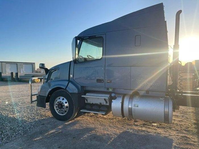 Used 2014 Volvo VNL6400 Sleeper Truck