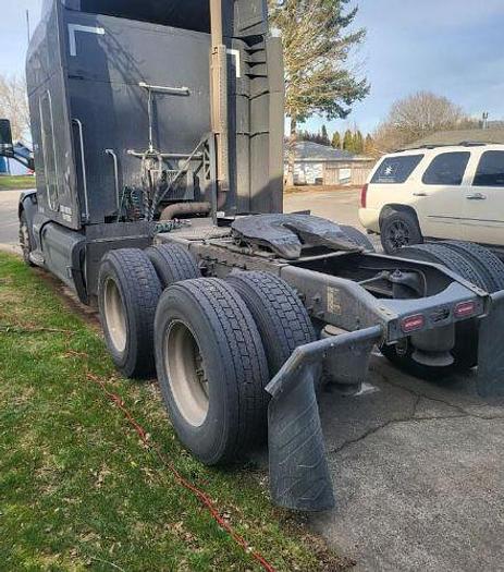 Used 2014 Peterbilt 579 Sleeper Truck