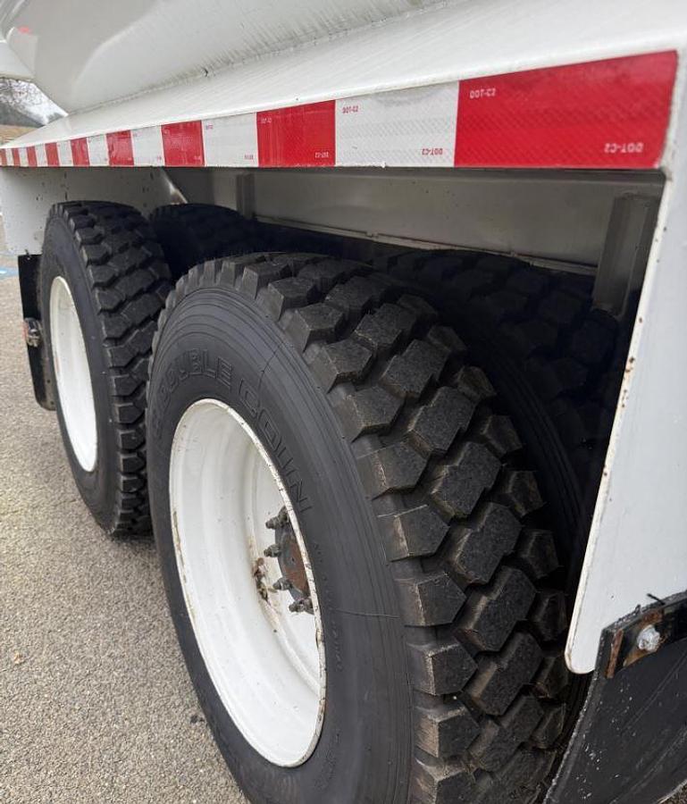 Used 2012 KENWORTH T440 Water Tank Truck