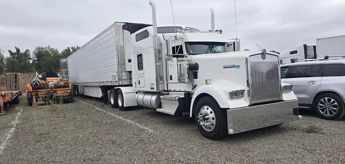 Used 2022 Kenworth W900l