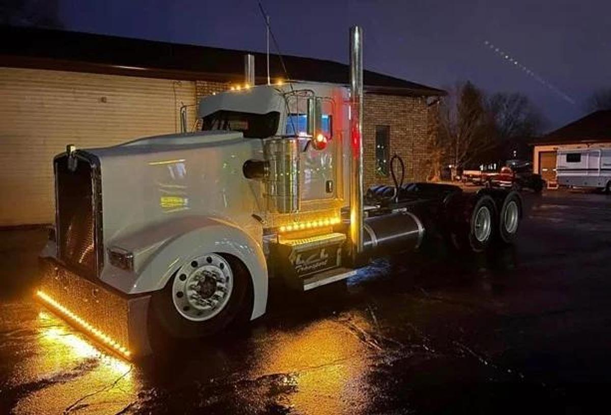 Used 2003 Kenworth W900L