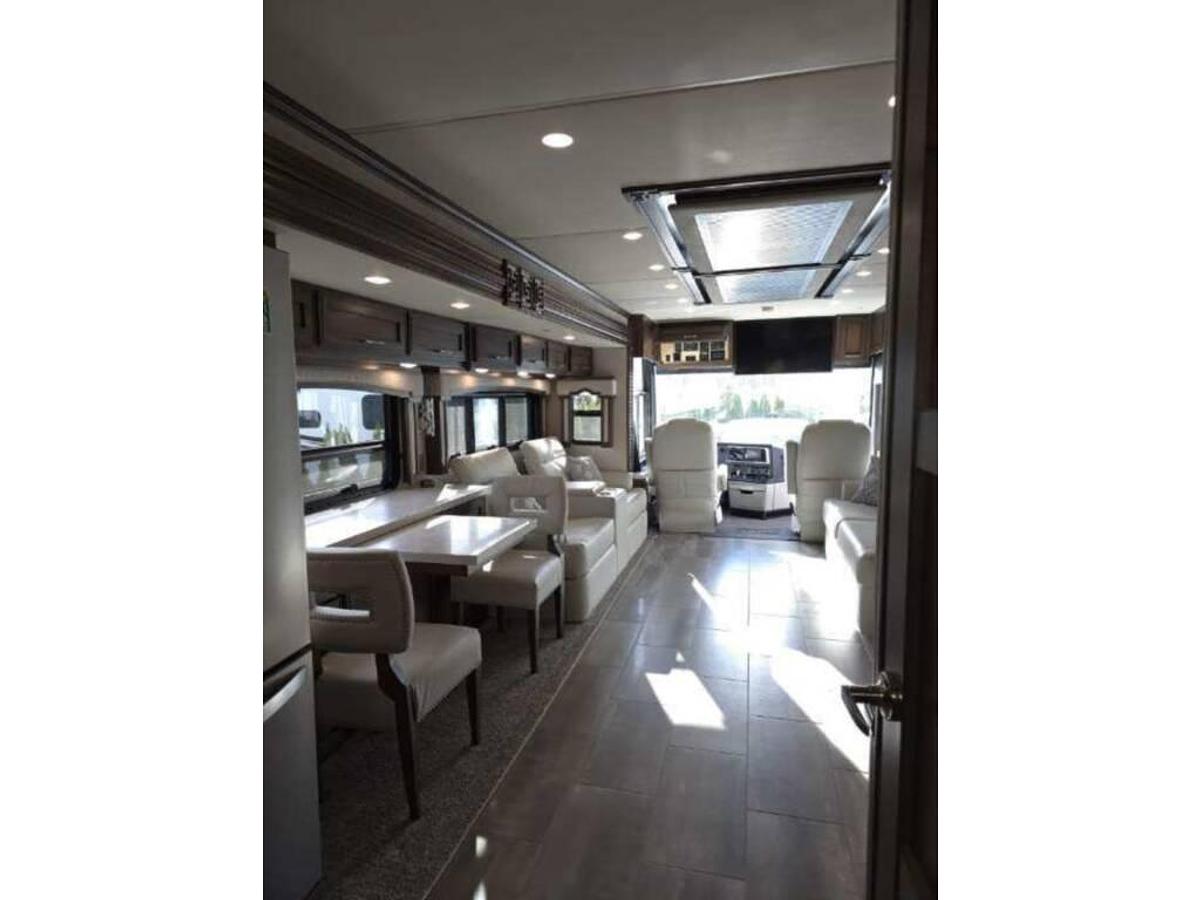 Used 2022 Newmar Ventana 4369