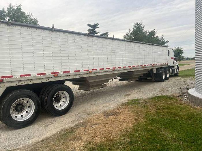 Used 2015 Freightliner Cascadia 41Ft Wilson Grain Hopper Trailer2015 Freightliner Cascadia Daycab and 41Ft Wilson Grain Hopper Trailer