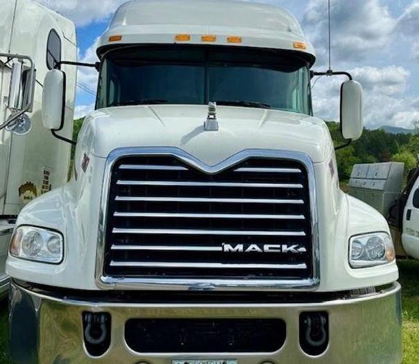 Used 2015 Mack Pinnacle CXU613