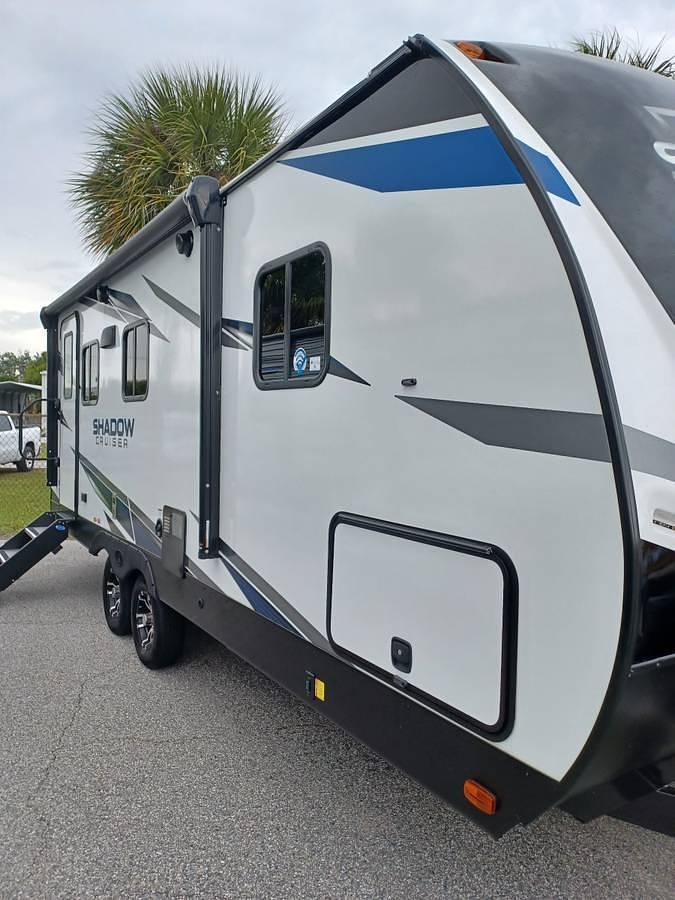 Used 2021 Cruiser RV Shadow Cruiser 225RBS Travel Trailer • 26 Ft • Queen Bed • Rear Bath