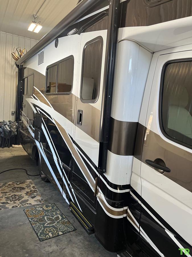 Used 2017 Winnebago View 25j