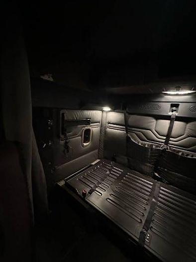 Used 2018 Freightliner Cascadia 125