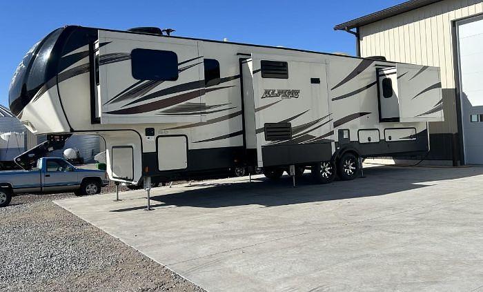Used 2018 Keystone Alpine 3660FL