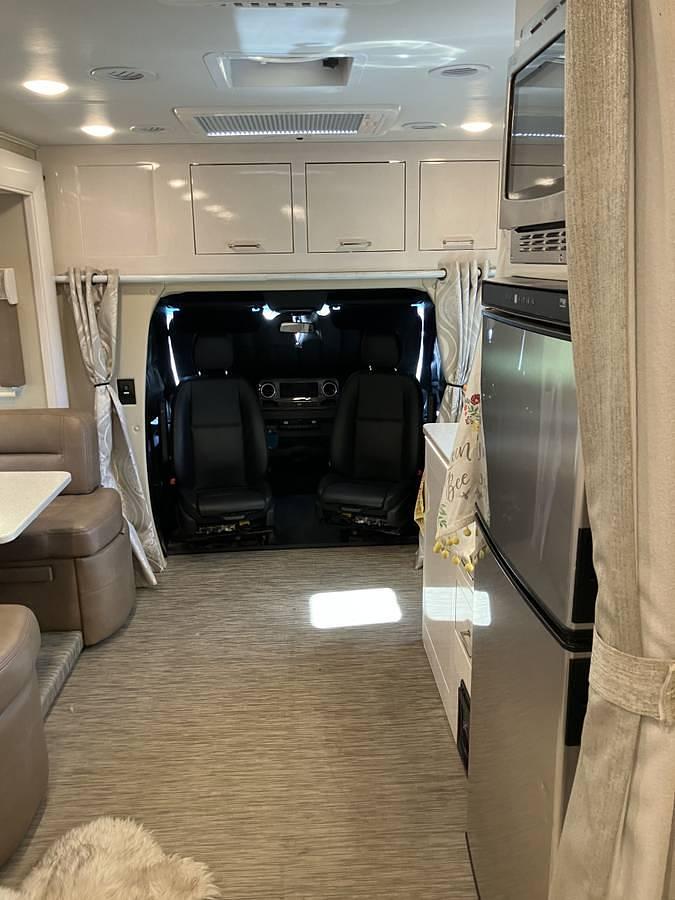 Used 2022 Renegade Vienna 25FWS