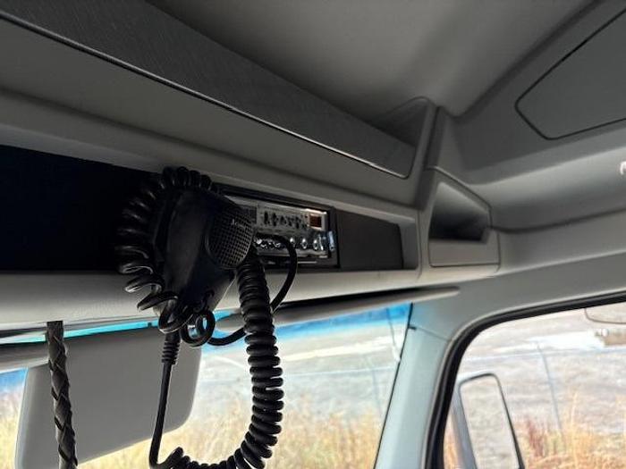 Used 2021 Kenworth T880 Sleeper Semi Truck