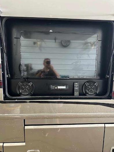 Used 2017 Fleetwood Discovery LXE 40G