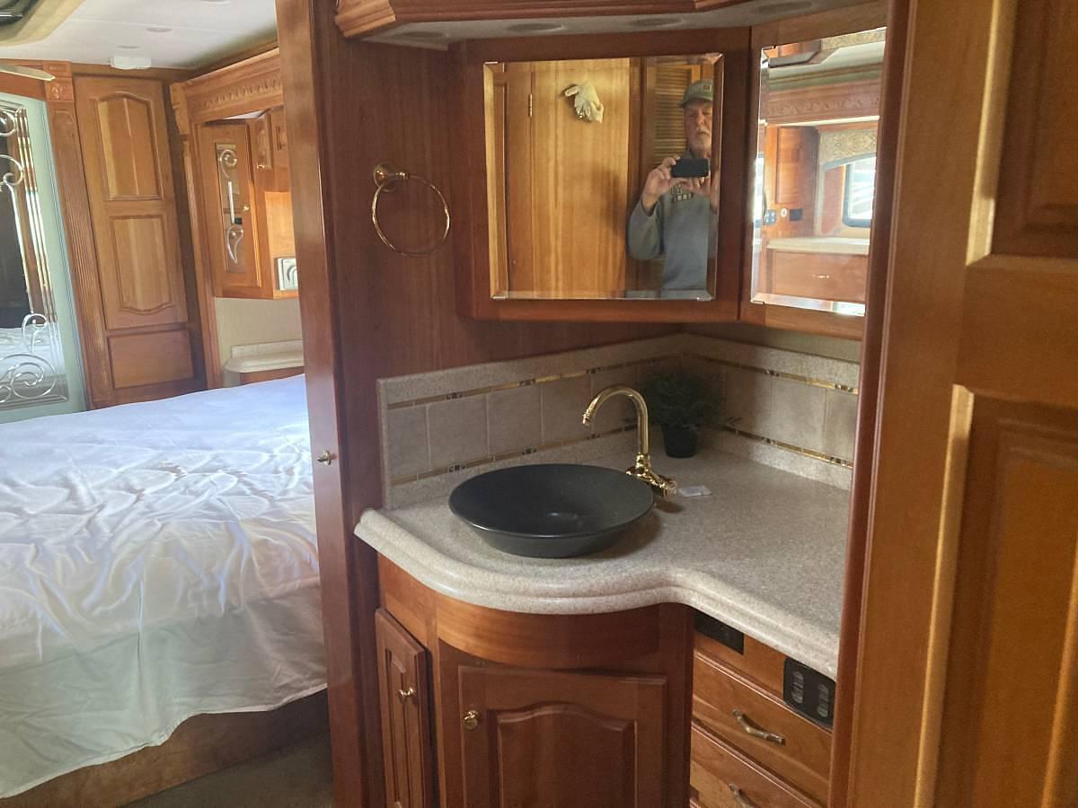 Used 2005 Monaco Signature Castle IV Class A Motorhome
