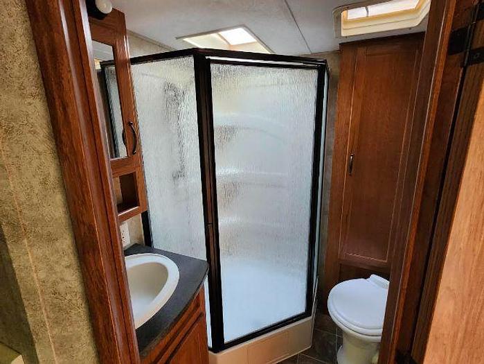 Used 2010 Keystone Montana Mountaineer 326RLT