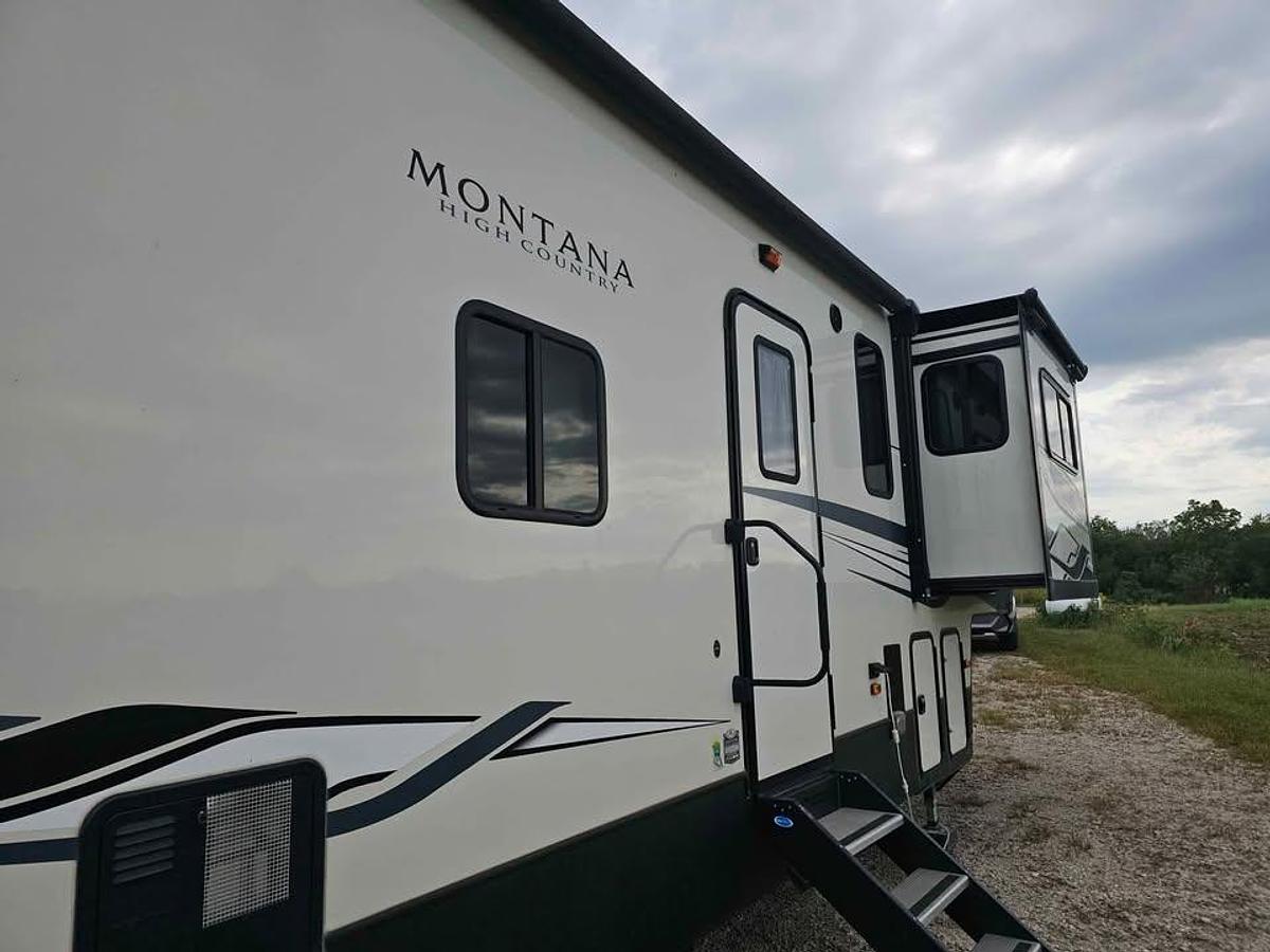 Used 2022 Keystone Montana High Country 377FL