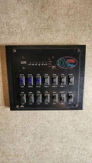 Used 2015 Forest River Rockwood Signature Ultra Lite 8281SS