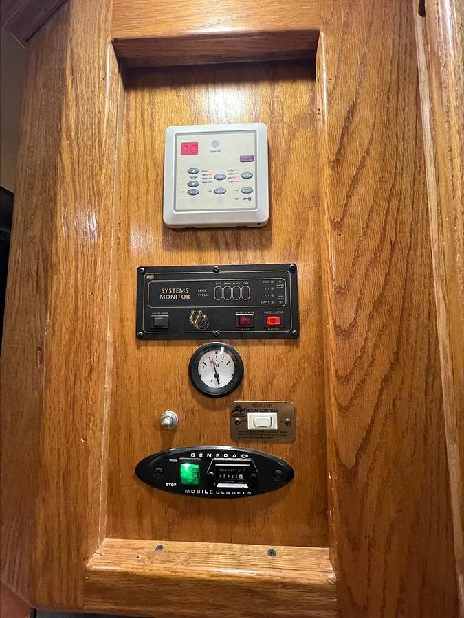 Used 2004 Bloomer 3 Horse