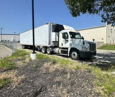 Used 2014 Freightliner Cascadia 125 w/ Trailer