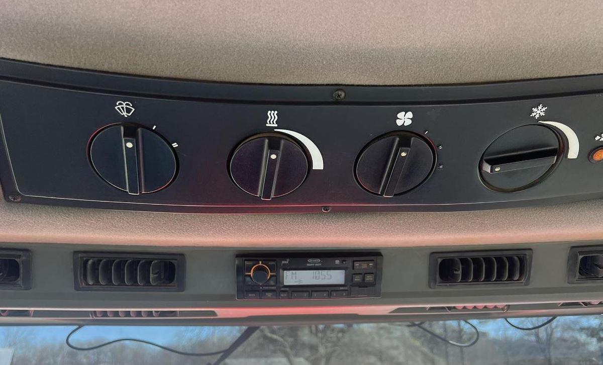 Used 1996 CASE IH 7240 Tractor