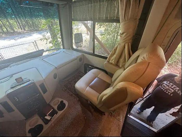 Used 2015 Thor Motor Coach Hurricane 27K