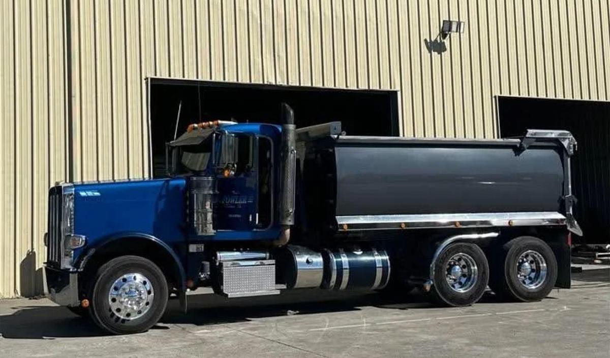 Used 2015 Peterbilt 389