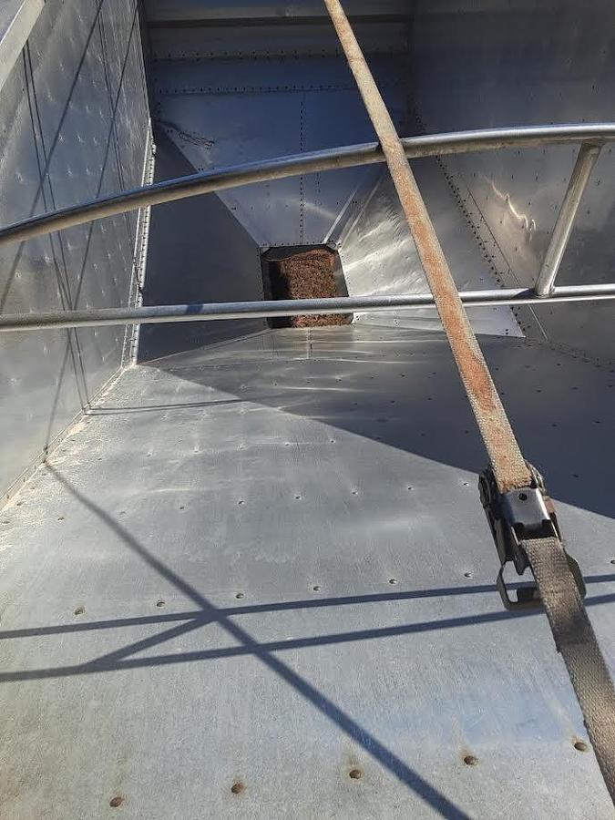 Used 2004 Peterbilt 379EXHD Sleeper Truck