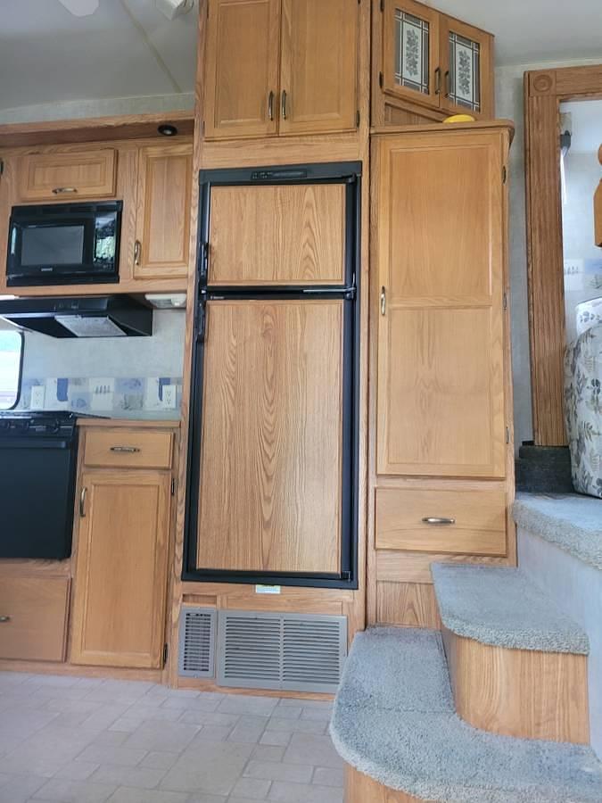 Used 2005 Wilderness Fleetwood Advantage 365FLTS Fifth Wheel