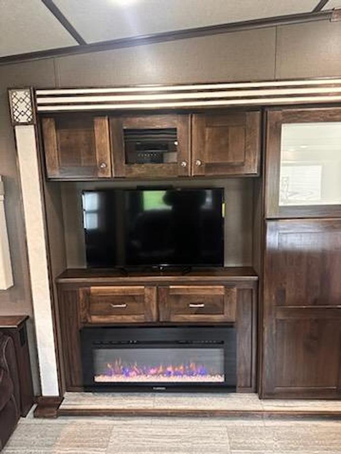 Used 2019 Vanleigh PineCrest 305RLP