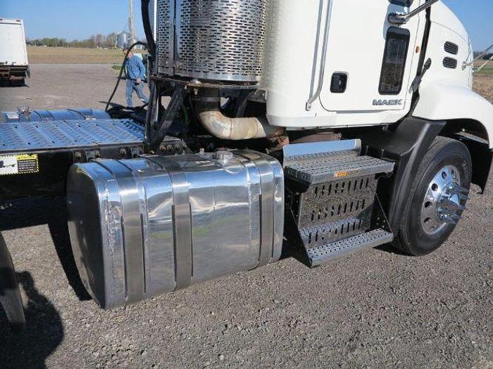 Used 2015 Mack Pinnacle CXU613