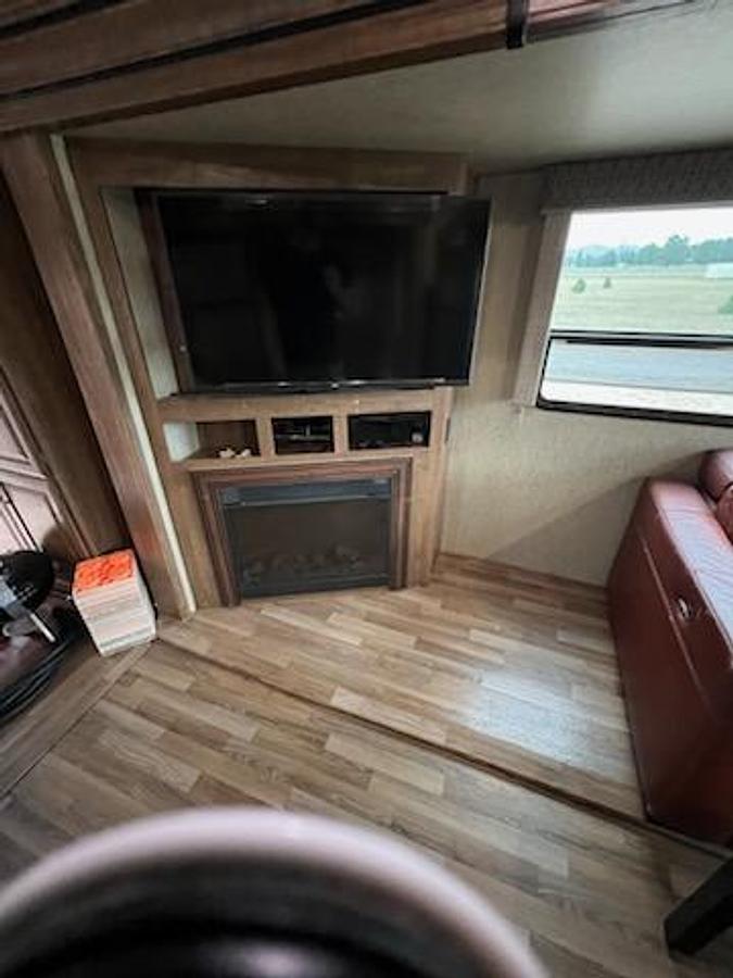 Used 2015 Keystone Laredo Travel Trailer