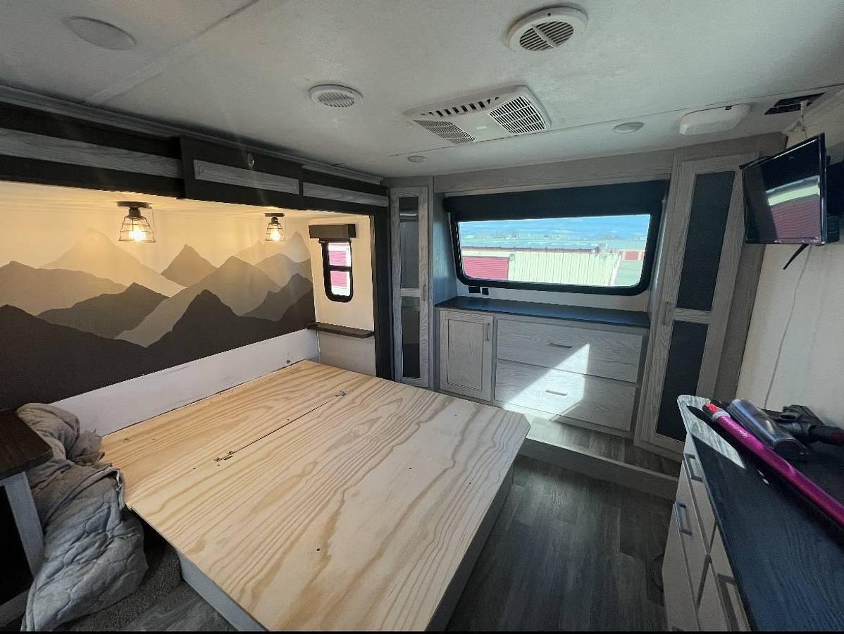 Used 2021 Keystone Montana High Country 351BH Fifth Wheel