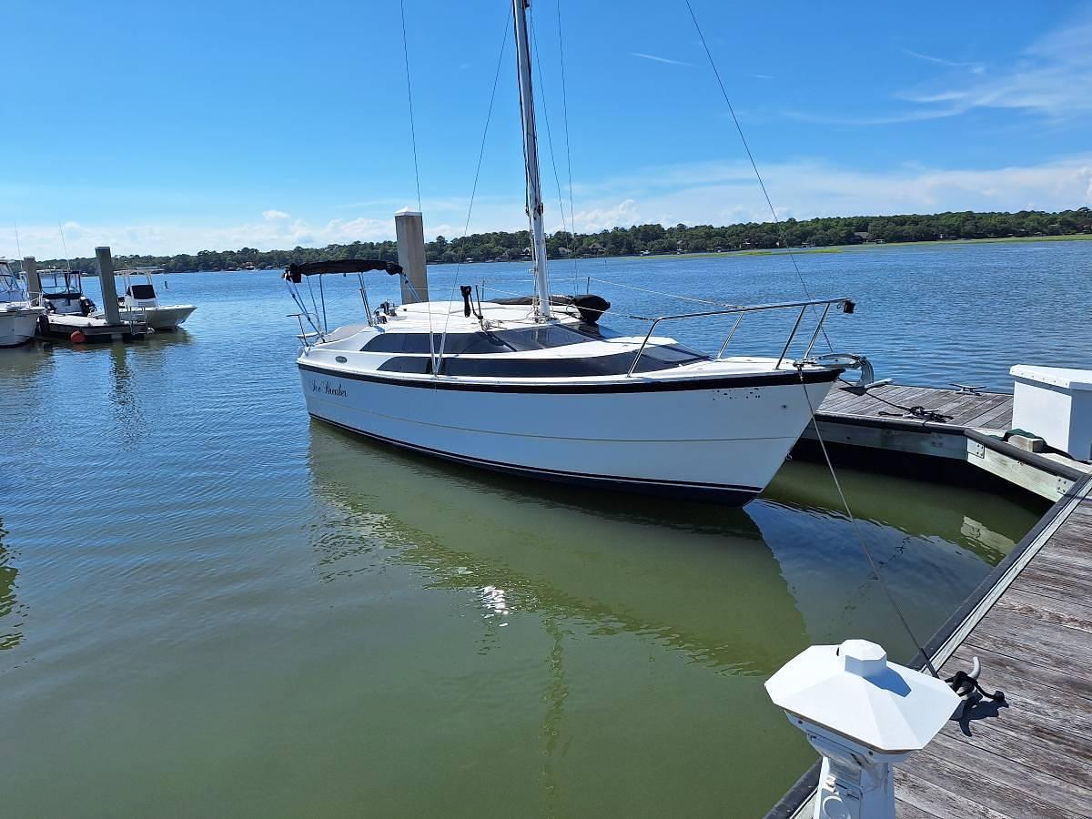Used 2011 MacGregor M26 Powersailer • 90 HP Evinrude • Trailer Included • Sleeps 6
