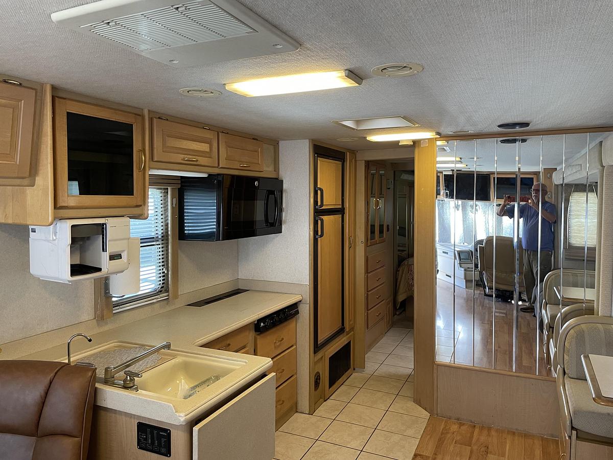 Used 2002 National Tradewinds Class A Motorhome