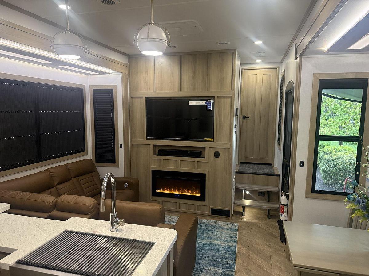 Used 2025 Keystone Raptor 433 Toy Hauler Fifth Wheel