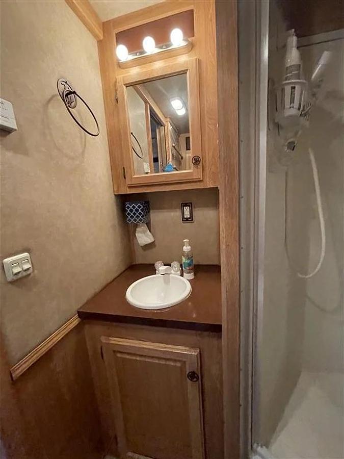 Used 2006 Kiefer Built Evolution 4 Horse