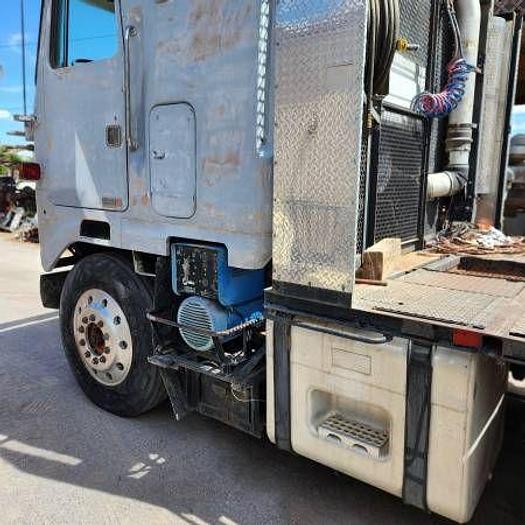 Used 1977 WHITE Road Commander 2 Toter