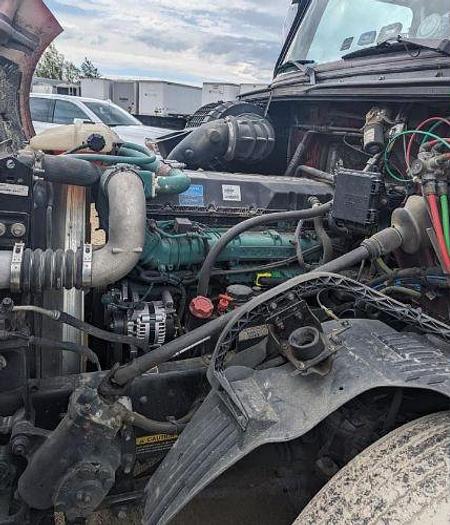 Used 2016 Volvo VNL42T730