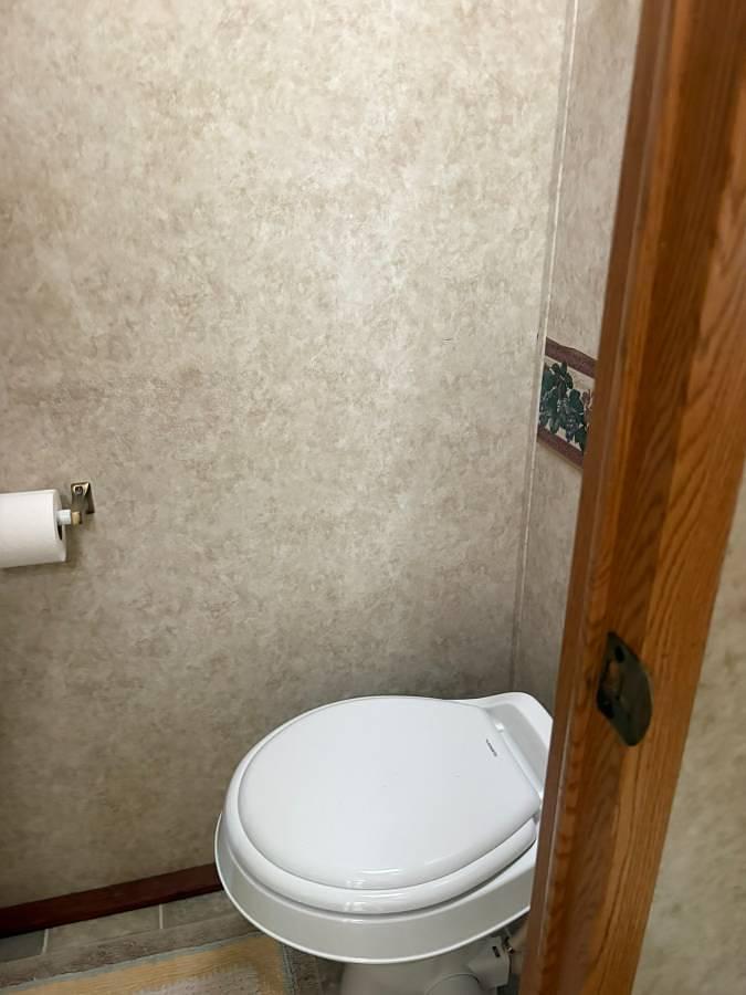 Used 2005 Keystone Fifth Wheel Trailer